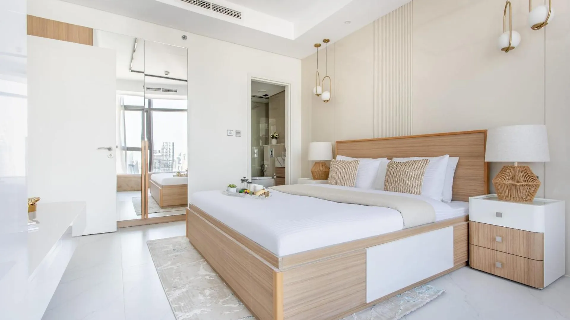 Frank Porter - Paramount Dubai Apartment