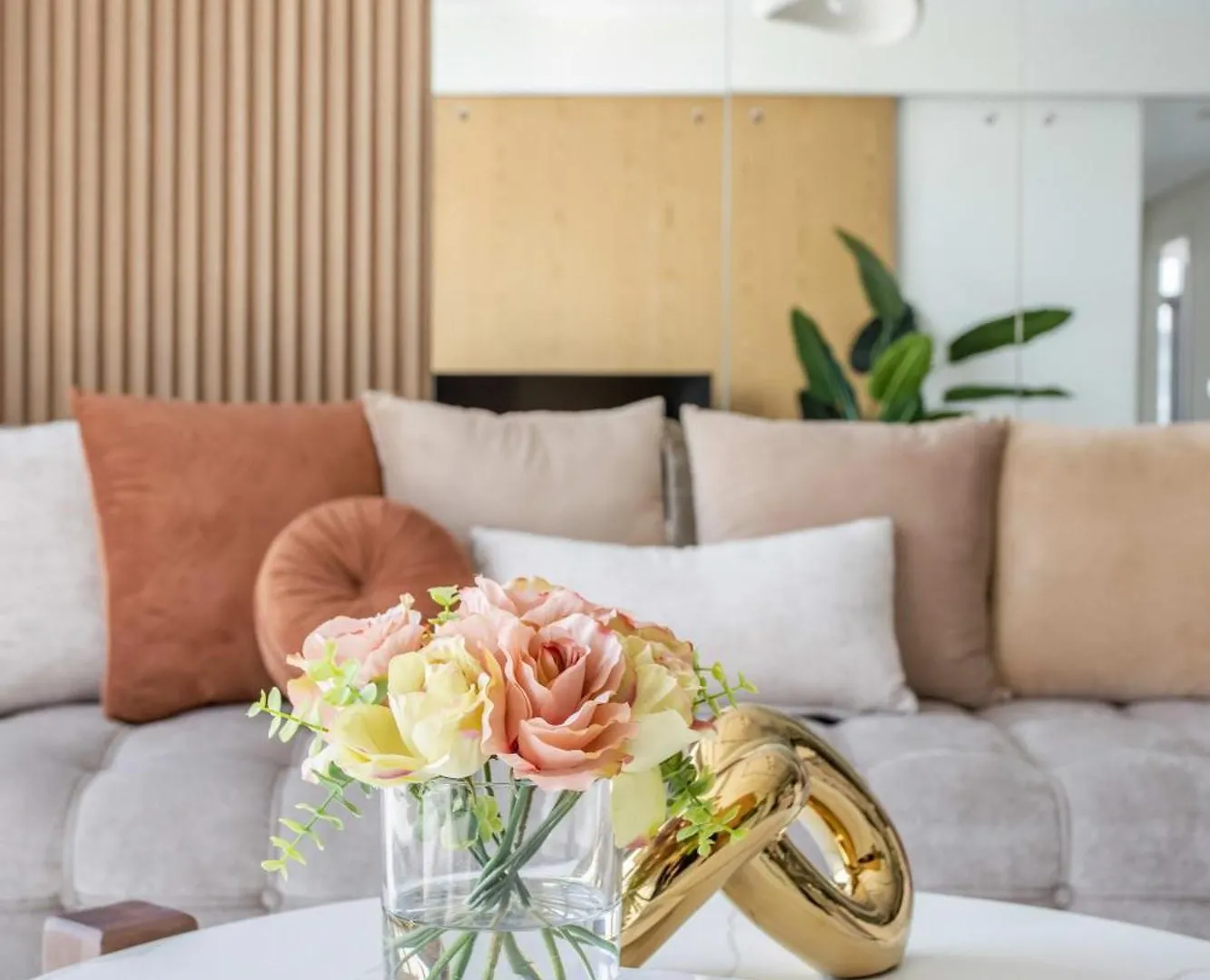 Frank Porter - Paramount Dubai Apartment