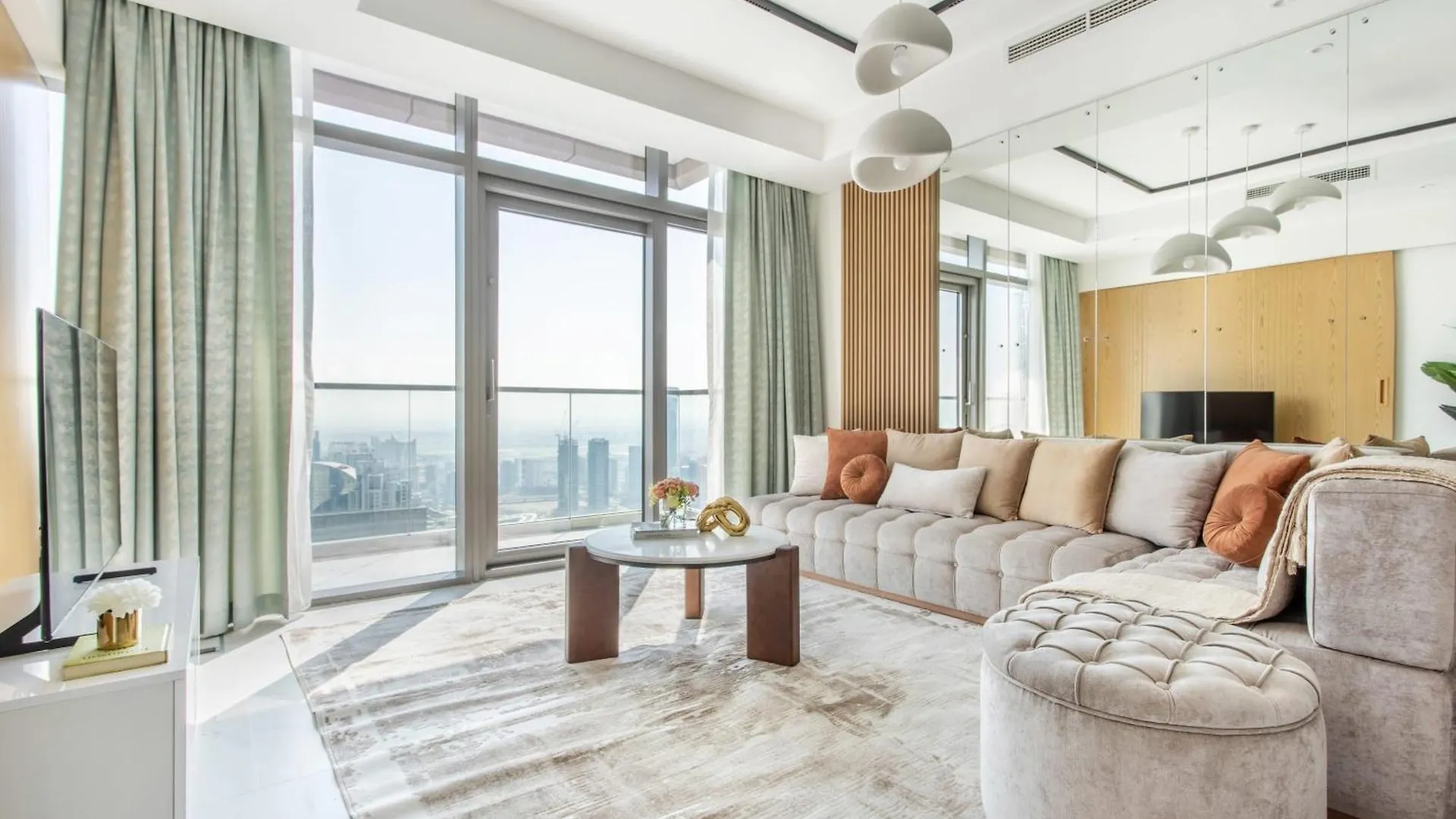 Apartment Frank Porter - Paramount Dubai United Arab Emirates
