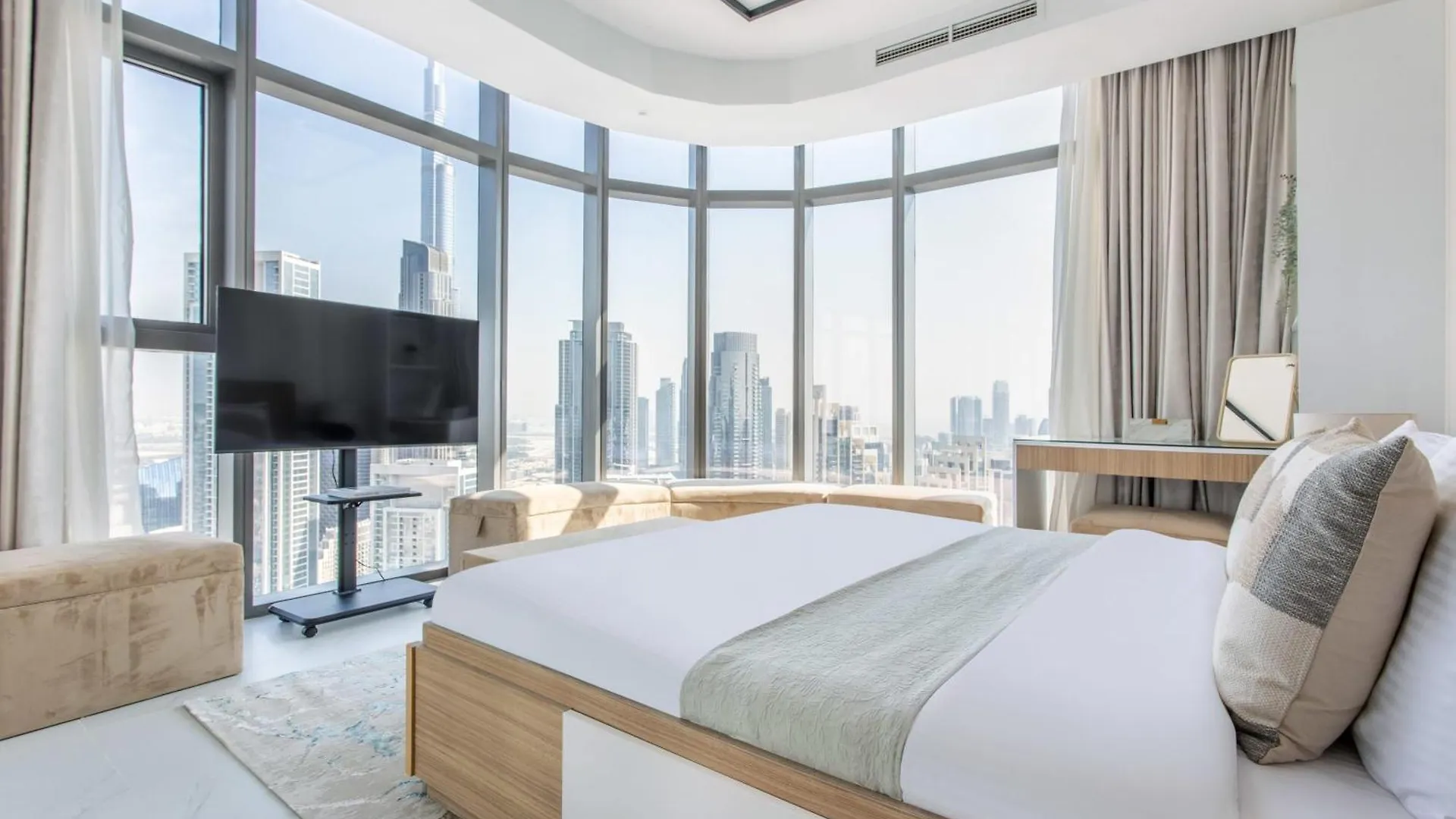 Frank Porter - Paramount Dubai